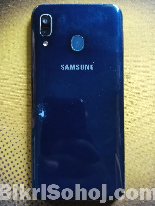 Samsung Galaxy A20. 3/32 (Used)